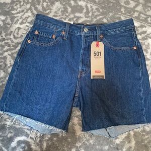 Levi’s 501 mid thigh denim shorts size 28 NWT